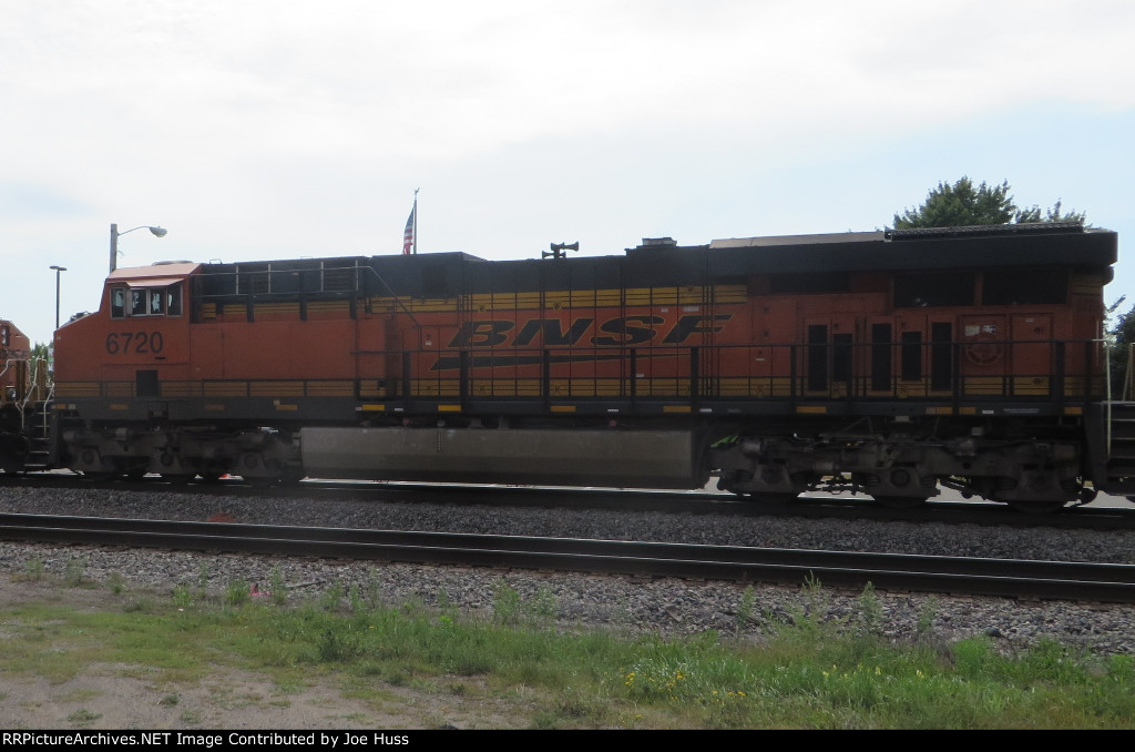 BNSF 6720